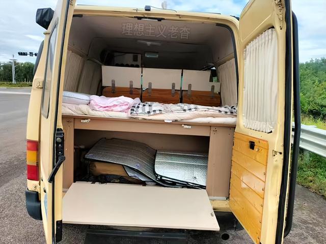 特全顺改装床车旅行宿营车自驾游更实用冰球突破正规网站车顶铺设太阳能软板福(图2)