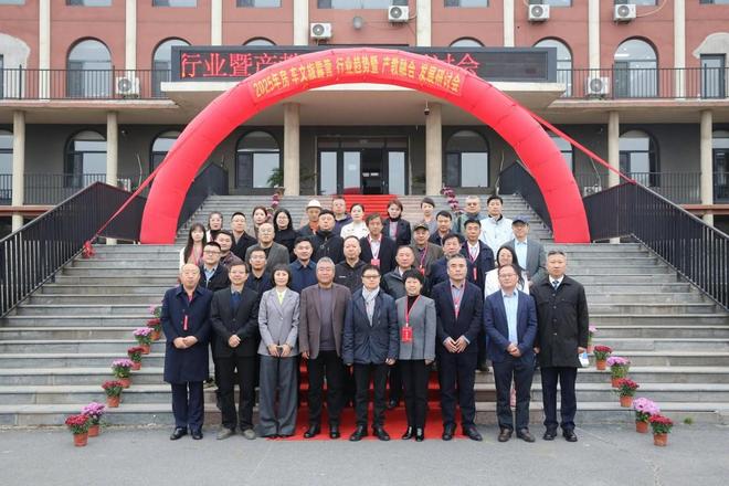 讨会在盛京成功举办共同探讨行业新趋势！冰球突破正规网站2025房车文旅露营研(图7)