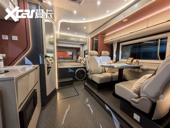 车展：上汽大通MAXUS房车家族冰球突破豪华版手机版2025成都(图5)