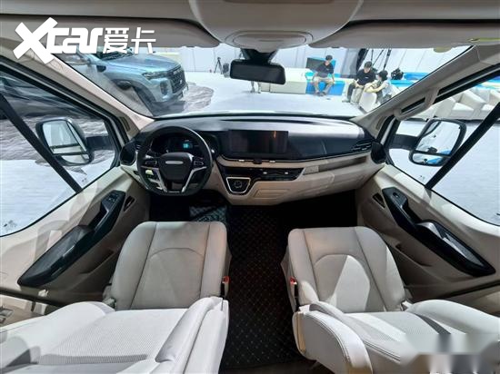 车展：上汽大通MAXUS房车家族冰球突破豪华版手机版2025成都(图4)